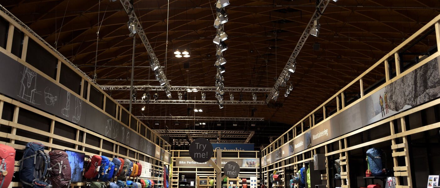 Rucksäcke und Jacken